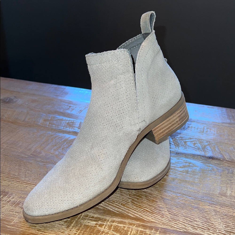 Dolce Vita Light tan Ankle Booties
